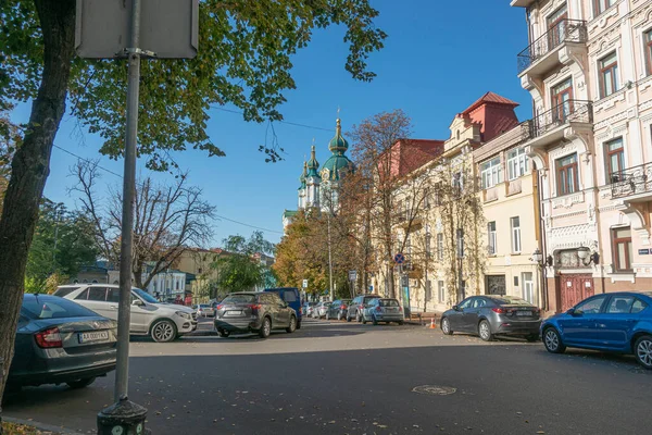 Blick auf die Andreaskirche von der Desjatinnaya Street — Stockfoto