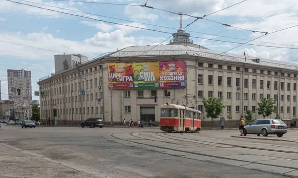 Κίεβο Ουκρανία Ιουνίου 2022 Kyiv Τραμ Tatra Περνά Από Κτίριο — Φωτογραφία Αρχείου