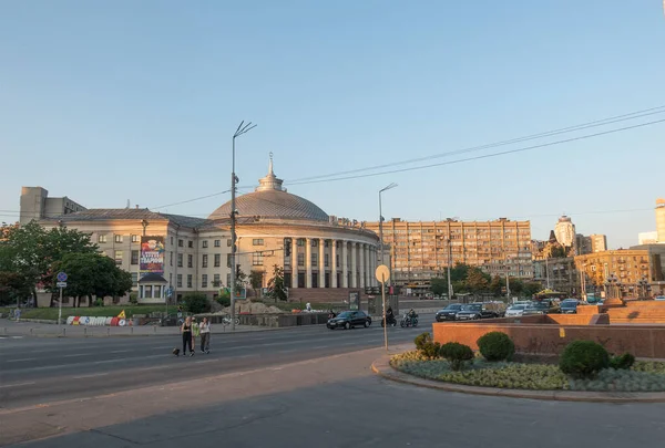 Kyjev Ukrajina Červen 2022 Cirkusová Budova Náměstí Vítězství Kyjevě Večer — Stock fotografie