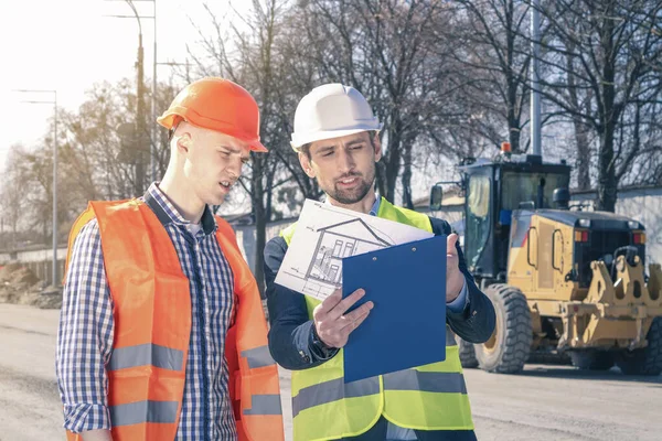 Group Construction Engineers Building Plot Engineers Discussing Progress Construction Excavator — Stock Photo, Image