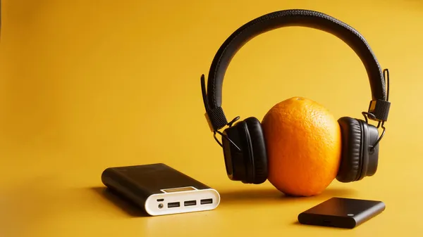 Black Wireless Headphones Fresh Orange Bright Orange Background Next External — Stock Photo, Image