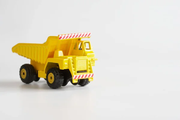 Toy Caminhão Descarga Mineração Amarelo Fundo Branco Equipamento Construção Mineração — Fotografia de Stock