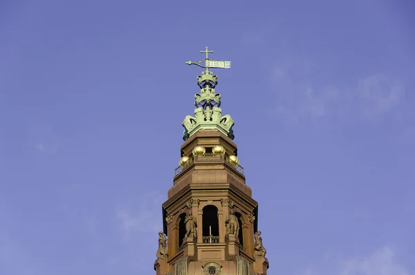 Tour du château de Christiansborg l'édifice du Parlement danois — Photo