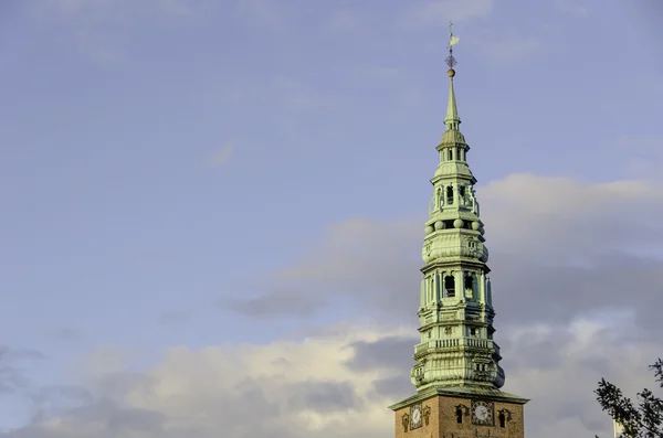 Torre de la iglesia sankt Nicolaj en Copenhague, Dinamarca — Foto de Stock