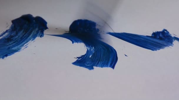 Pintura sobre papel blanco — Vídeo de stock