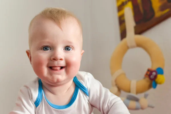 Porträt eines sechs Monate alten Jungen — Stockfoto