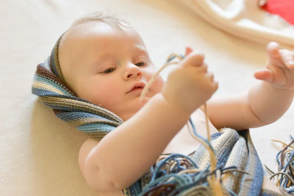 Porträtt av en sju månader gammal pojke — Stockfoto