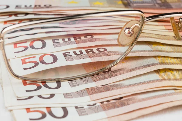 Occhiali e euro — Foto Stock
