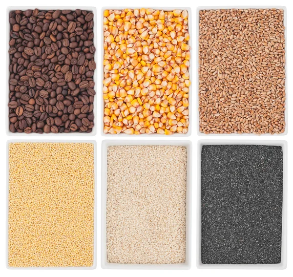 Кава, кукурудза, пшениця, мак, кунжут, просо в керамічній тарілці Стокове Фото
