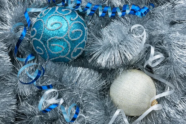 Kerstmis bal en decoratie — Stockfoto