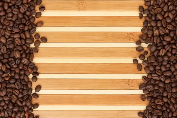 Coffee beans lying on a bamboo mat — Stock Photo, Image