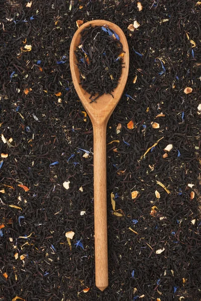 Spoon with black tea — Stock Photo, Image