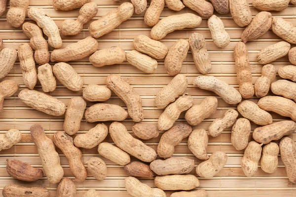 Peanut  lying on a bamboo mat — Stock Photo, Image