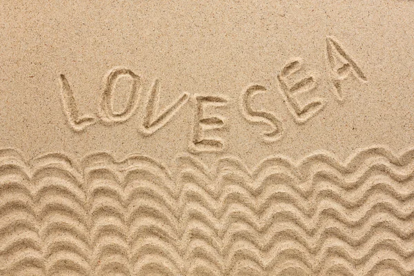 Wort Liebe Meer auf den Sand geschrieben — Stockfoto