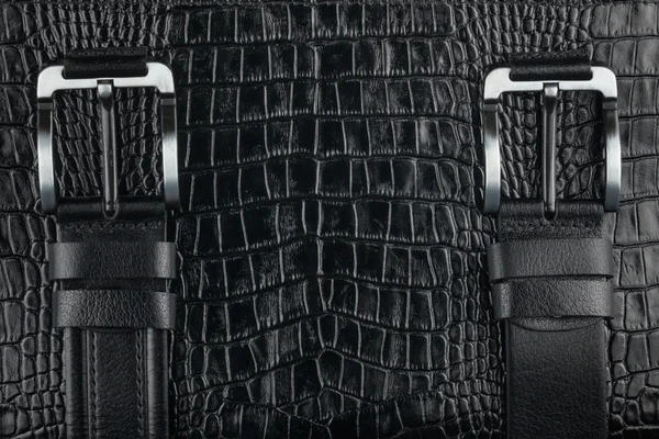 Dos cinturones sobre piel de cocodrilo — Foto de Stock