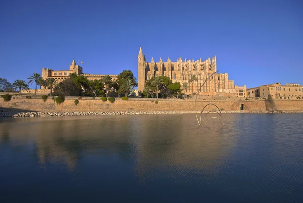 Parc del Mar y Catedral — Stock Photo, Image