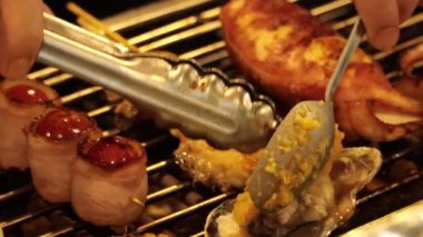 Izgara şiş ve tel örgüde et.