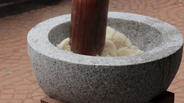 Japanese New Year Food Tradition Beating Rice Cakes Big Stone — Αρχείο Βίντεο