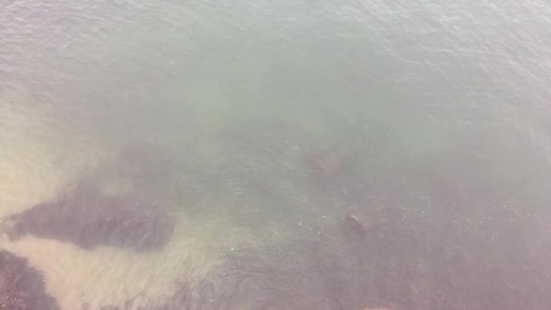 Zdjęcie Lotnicze Szmaragdowej Plaży Nadmorskiej Kamienistej — Wideo stockowe