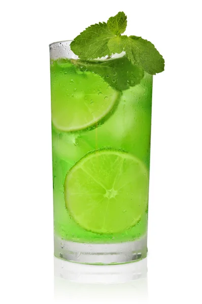 Trinken mit Limette — Stockfoto