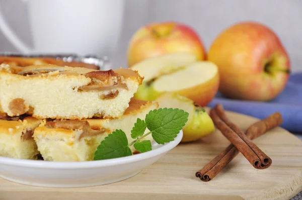 Tvaroh a jablečný koláč — Stock fotografie