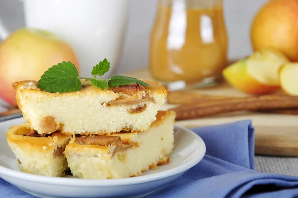 Cottage cheese and apple pie — Stock Photo, Image