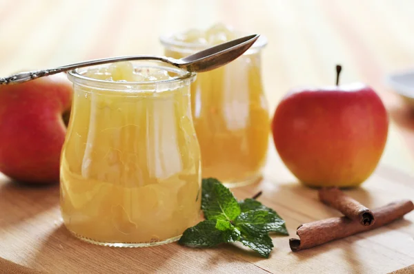 Apple jam with cinnamon — Stock Photo, Image