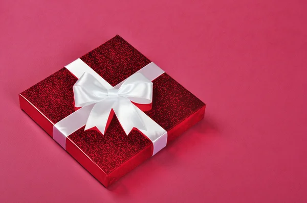 Red gift box — Stock Photo, Image