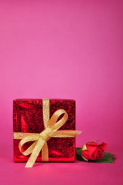 Red gift box — Stock Photo, Image