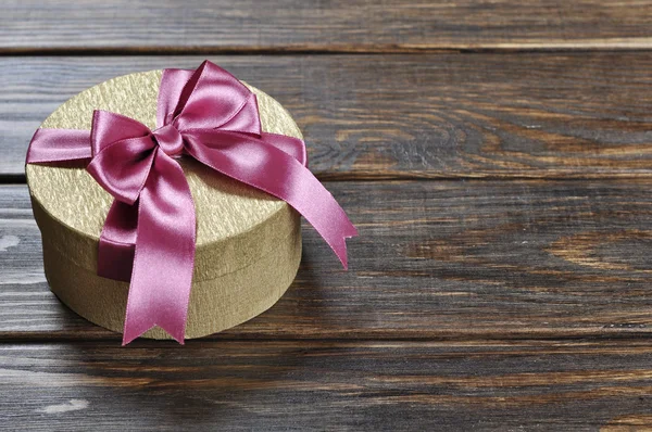 Golden gift box — Stock Photo, Image