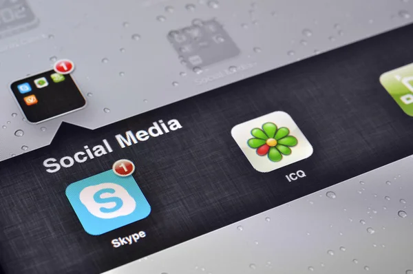 Sociale mediatoepassingen op ipad — Stockfoto