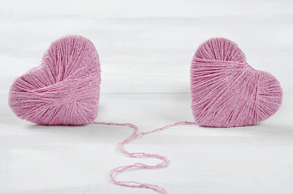 Dwie różowe clews w kształcie serca — Zdjęcie stockowe