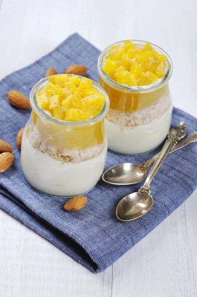 Dessert alla frutta con mango — Foto Stock
