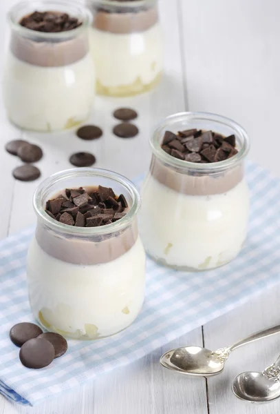 Sobremesa de frutas com pinapple e chokolate — Fotografia de Stock