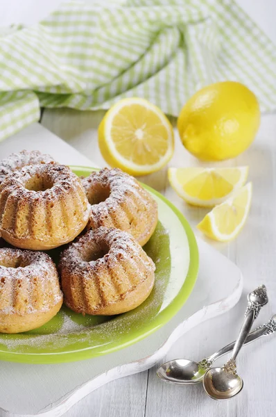 Muffins and fresh lemons — Stock Photo, Image