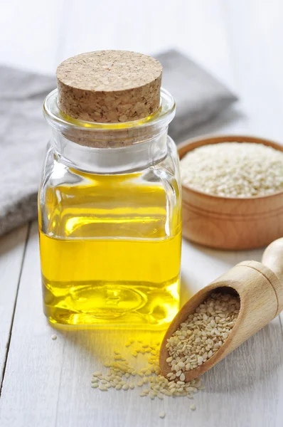 Sesame seeds and oil — Stock Photo, Image