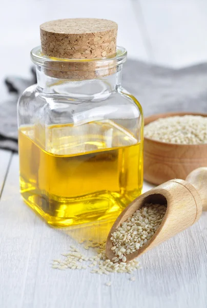 Sesame seeds and oil — Stock Photo, Image