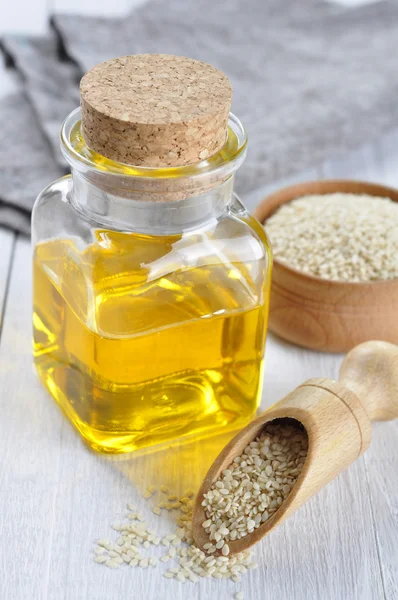 Sesame seeds and oil — Stock Photo, Image