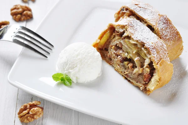 Strudel de maçã — Fotografia de Stock