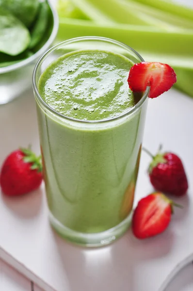 Green vegetable smoothie — Stock Photo, Image