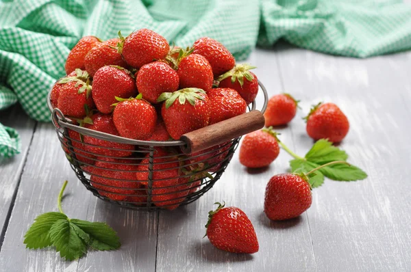 Färska röda jordgubbar — Stockfoto
