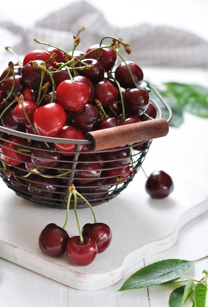 Fresh ripe cherries — Stock Photo, Image