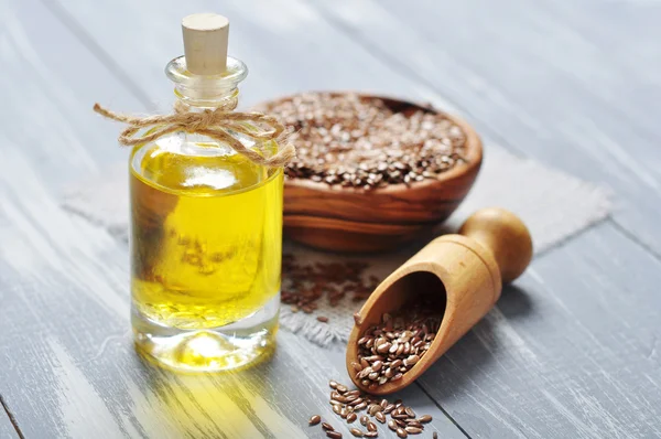 Льняное масло и семена льна — стоковое фото