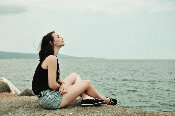 해변의 소녀 — 스톡 사진