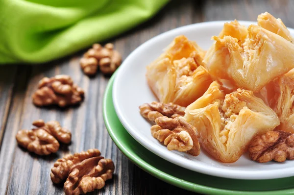 Baklava with honey and nuts — Stock Photo, Image