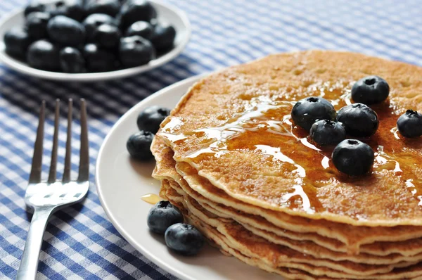 Pancakes with fresh blueberries — Stock Photo, Image