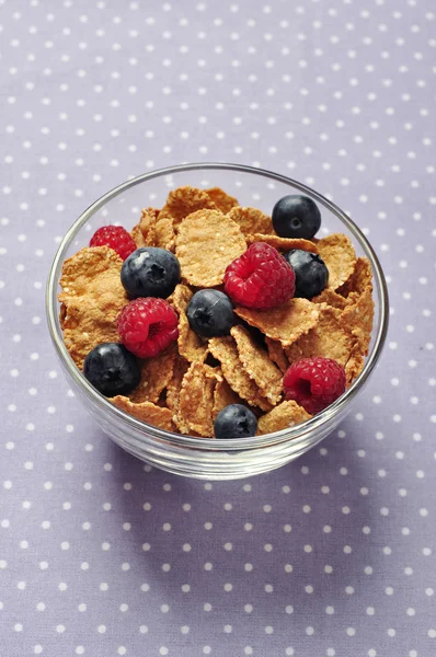 Cereal flakes with berry — Stock Photo, Image