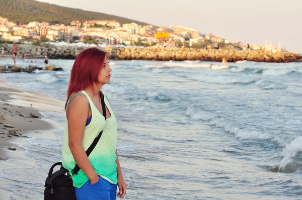 Menina na praia — Fotografia de Stock