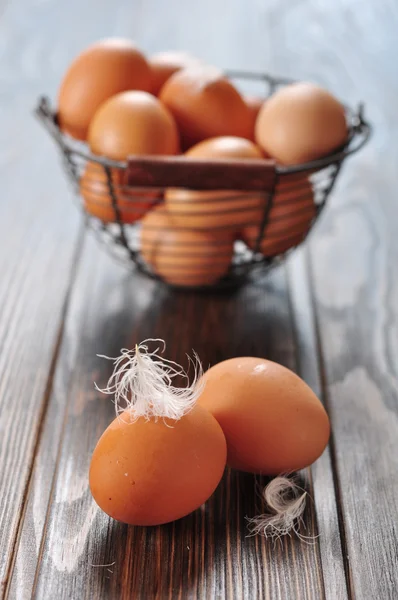 Свежие куриные яйца — стоковое фото