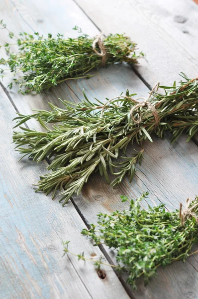 Fresh rosemary and thyme — Stock Photo, Image